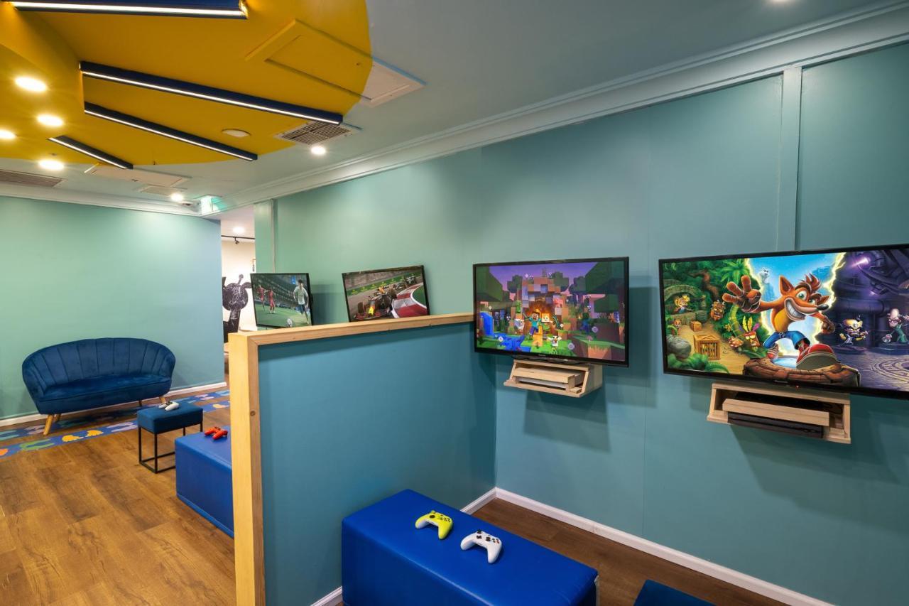 Aria Hotel Eilat Eksteriør billede The video game room at the hospital
