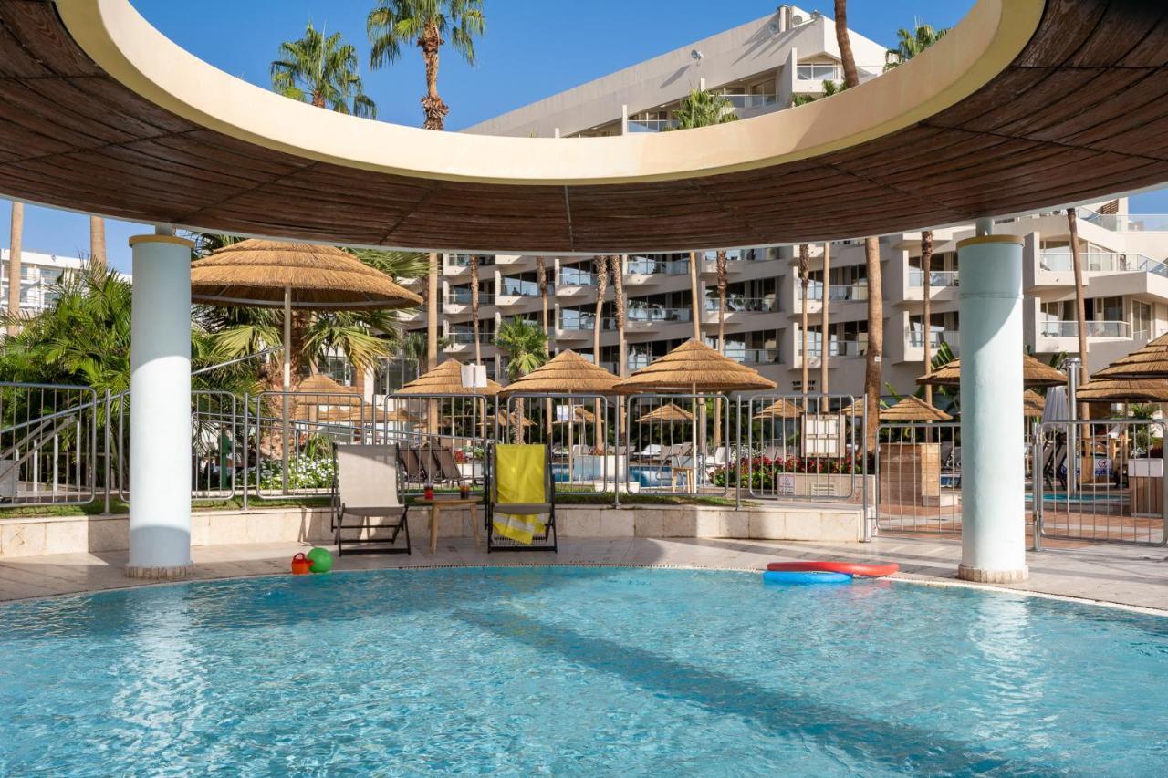 Aria Hotel Eilat Eksteriør billede The pool at the Hilton Anatole