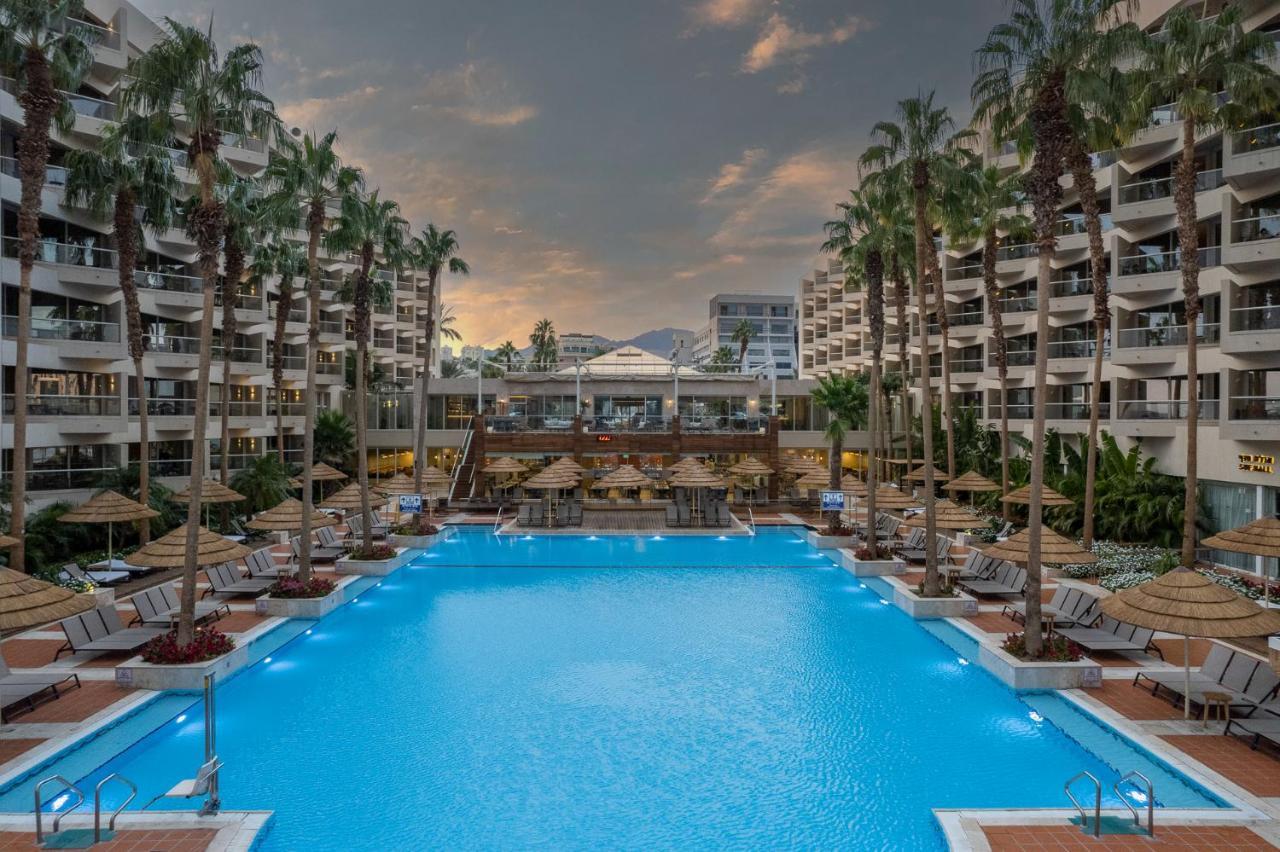 Aria Hotel Eilat Eksteriør billede The pool at the Grand Resort